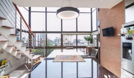 Cobertura duplex semi mobiliada em andar alto na Bela Vista