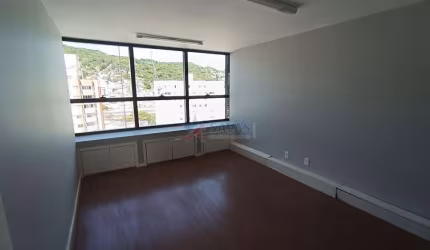 ESPAÇOSA SALA COMERCIAL NO CENTRO