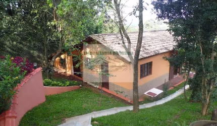 Casa à venda na Serra da Cantareira: 3 Quartos, 3 Suítes, 3 Salas, 5 Banheiros, 3 Vagas de Garagem - Mairiporã-SP
