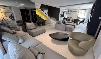 Vendo casa em condomínio fechado, 1° andar, 177 m², 3 ou 4 suítes, lazer completo, R$ 1.750.000,00.