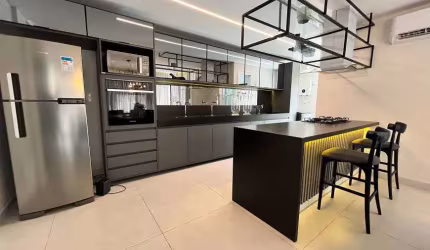 Vendo casa em condomínio fechado, 1° andar, 177 m², 3 ou 4 suítes, lazer completo, R$ 1.750.000,00.