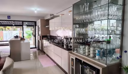 Casa à Venda, 3 Quartos sendo 3 suítes, 2 Vagas, Cachoeira do Bom Jesus, Florianópolis - SC