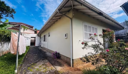 Casa à Venda, 2 Quartos, 3 Vagas, Terreno 297,50m², Itaguaçu, Florianópolis - SC