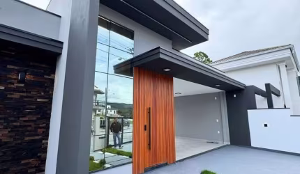 Casa à Venda, 3 Quartos sendo 1 Suíte, Piscina, 3 Vagas, Forquilhas, São José - SC