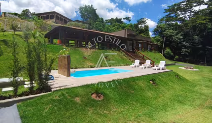 Àrea de 2.476,00 m2, centro de São Simão