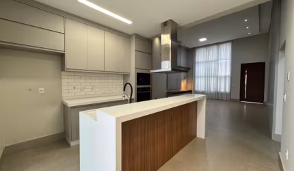 Casa térrea 177m² com 3 suítes para locação - Dona Lucilla