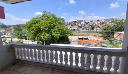 SOBRADO 4 DORMITÓRIOS COM 2 BANHEIROS E 2 VAGAS DE GARAGEM EM ITAPEVI