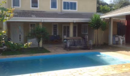 Casa com 3 dormitórios à venda de 300 m² no bairro Vitória Régia em Atibaia/SP - CA1371