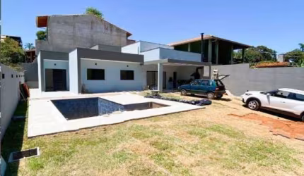 Casa com 3 dormitórios à venda, no bairro Portão em Atibaia/SP - CA4763
