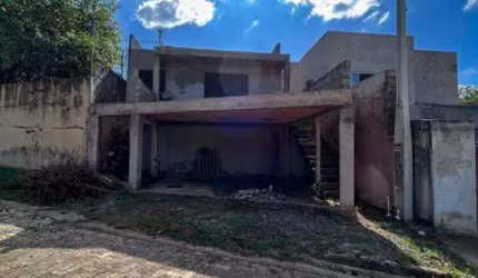 Casa com 3 dormitórios à venda, no Jardim Shangri-Lá em Atibaia/SP - CA4775