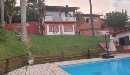 Casa com 3 dormitórios à venda, no bairro Portão em Atibaia/SP - CA4845