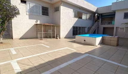 Casa com 3 dormitórios à venda, no Centro de Atibaia/SP - CA5685