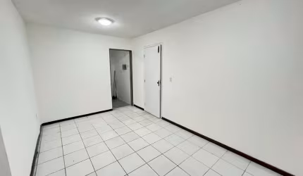 Apartamento com 2 quartos à venda em Caji, Lauro de Freitas , 57 m2 por R$ 140.000