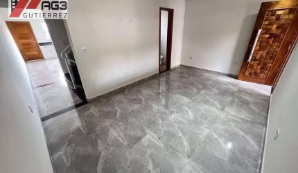 Sobrado com 3 dormitórios, suíte com closet, quintal e 4 vagas para venda