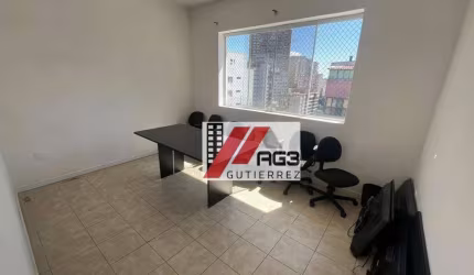 Imóvel comercial com 5 salas, depósito, 2 banheiros, cozinha e 3 vagas nas Perdizes
