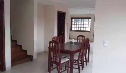 Flamboyant: excelente casa de 03 quartos, quintal frente e fundos