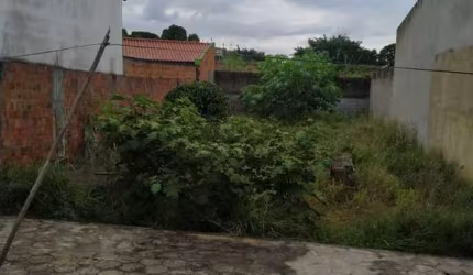 Turf: terreno com 10x50. Excelente localização