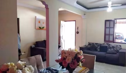 Casa duplex com 4 quartos