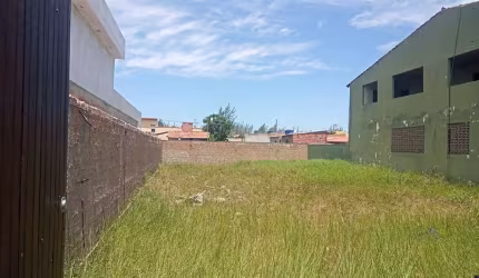 Terreno murado em Chapéu do Sol