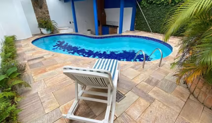 Sobrado com piscina próximo a praia do Lazaro