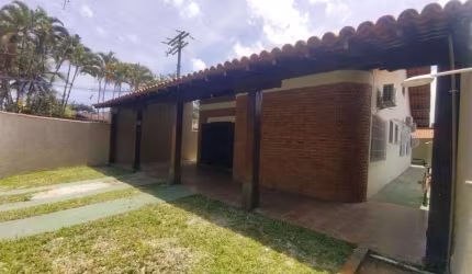 CASA COM POTENCIAL PARA POUSADA OU HOSTEL, ENTRE AS PRAIAS MAIS PROCURADAS DE UBATUBA