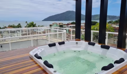 COBERTURA COM 500M², SENDO 3 SUÍTES E VISTA MAR PARA A ORLA DO ITAGUÁ!