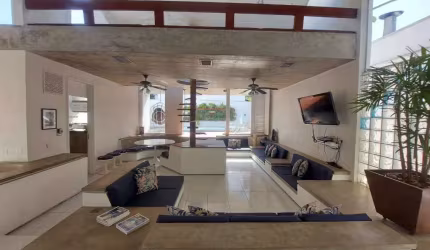 Praia do Lázaro - Casa em condomínio fechado a poucos metros do mar