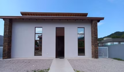 CASA MARAVILHOSA NO CONDOMÍNIO CAPITANIAS