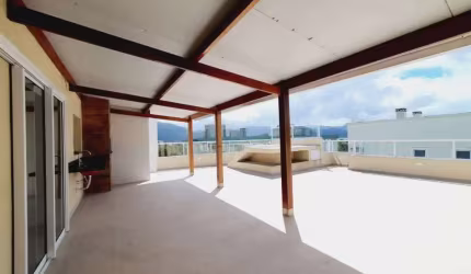 Cobertura penthouse em condomínio alto padrão, 206m², 3 suítes, terraço gourmet com jacuzzi vista mar, no Parque Vivamar