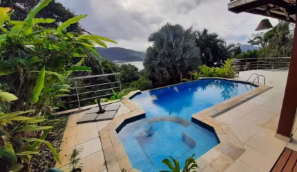 Excelente Casa, 600m² de área Construída, 6 suítes em Condomínio - Toninhas-Ubatuba