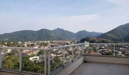 Cobertura Penthouse com 3 suítes e fino acabamento. Vista da serra e do mar!
