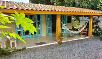 Casa super charmosa e espaçosa, próxima da Orla, com 3 dormitórios sendo 01 suíte
