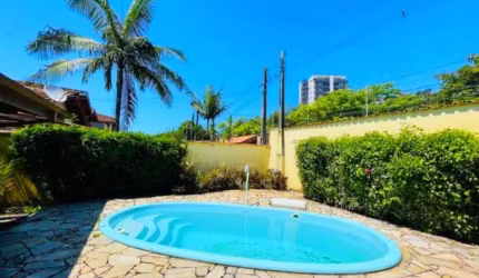 CASA AMPLA COM 03 DORMITÓRIOS ÁREA DE LAZER COM PISCINA