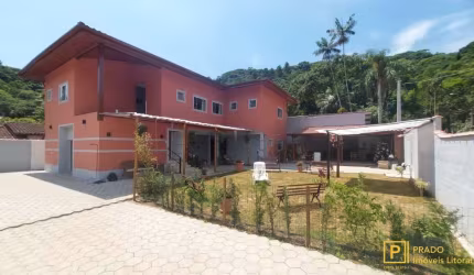 Pousada com 12 apartamentos uma ótima localização no Saco da Ribeira