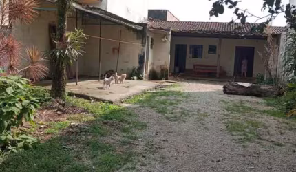 Casa com excelente localização no Estufa 1