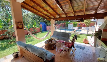 Casa em Condomínio com segurança 24 horas