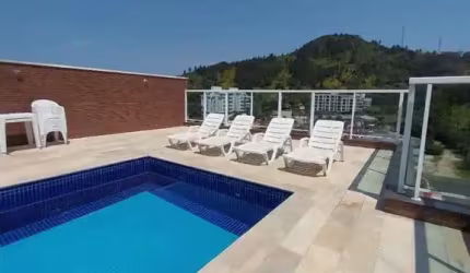 Apartamento novo na Praia das Toninhas