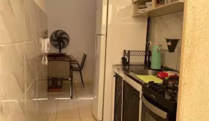 APARTAMENTO COM 02 DORMITÓRIOS E 01 BANHEIRO.