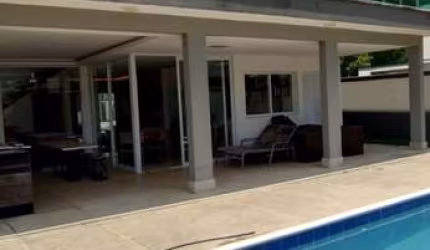 Casa em Condominio no Bairro da Lagoinha 4 suítes, piscina, sala de estar e jantar