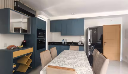 Apartamento de 2 Dormitórios, sendo 1 suíte, Toninhas 4o. andar. Elevador/ Piscina