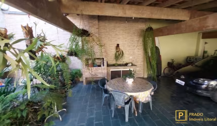 Casa no Jardim Carolina com 2 dormitórios sendo 1 suíte com terreno de 380 metros e 223 metros de construção.
