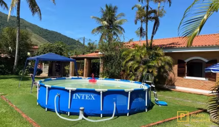 Excelente Casa na Maranduba com terreno de 1000 metros a 400 metros da Praia.