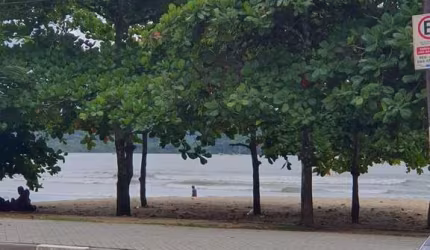 Apartamento com 2 dormitórios pé na areia na praia do Perequê- Açú