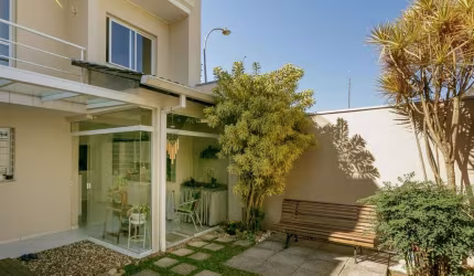Sobrado com 3 dormitórios à venda, 190 m² por R$ 950.000,00 - Bacacheri - Curitiba/PR