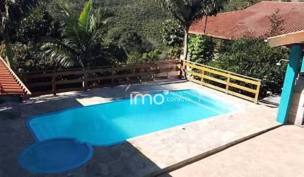 Vende Casa de Campo com vista espetacular no Champs Prive , 2 Suítes ,Piscina, Edícula, Área Gourmet  1400m² A.T  300m² A.C - Não aceita Financiamento