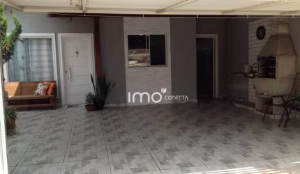 Vende se Casa no Jardim Marambaia 3 quartos sendo 1 suíte, churraqueira, área de serviço, garagem coberta para 2 veículos , 120m² A. C.  150m² A. T.