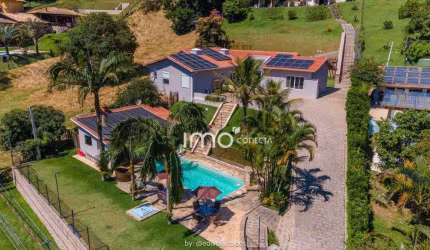 Casa no Cond. Vale de Santa Fé com uma vista espetacular conta com 4 suítes , piscina, área gourmet, ampla área verde, e muita segurança! - Vinhedo/SP