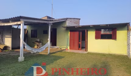 2 casas no terreno a 100m do mar
