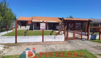 Ótima casa com 3 dormitórios próximo ao mar e avenida principal