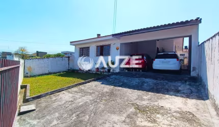 Casa Térrea em amplo terreno de 378m² em localização privilegiada no Tingui, próximo ao parque Baca